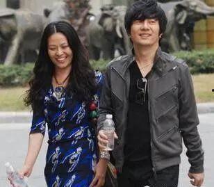 娱乐圈爆料小三什么意思,揭秘明星婚姻背后的秘密 第2张 娱乐圈爆料小三什么意思,揭秘明星婚姻背后的秘密 第2张